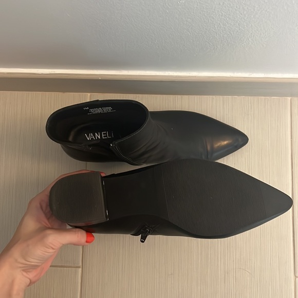 vaneli black leather ankle boot size 7 - Picture 3 of 3